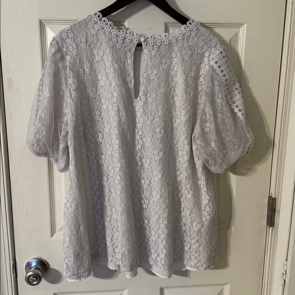 Torrid- Lace Puff Short Sleeve Blouse- off white 1X - Picture 2 of 4